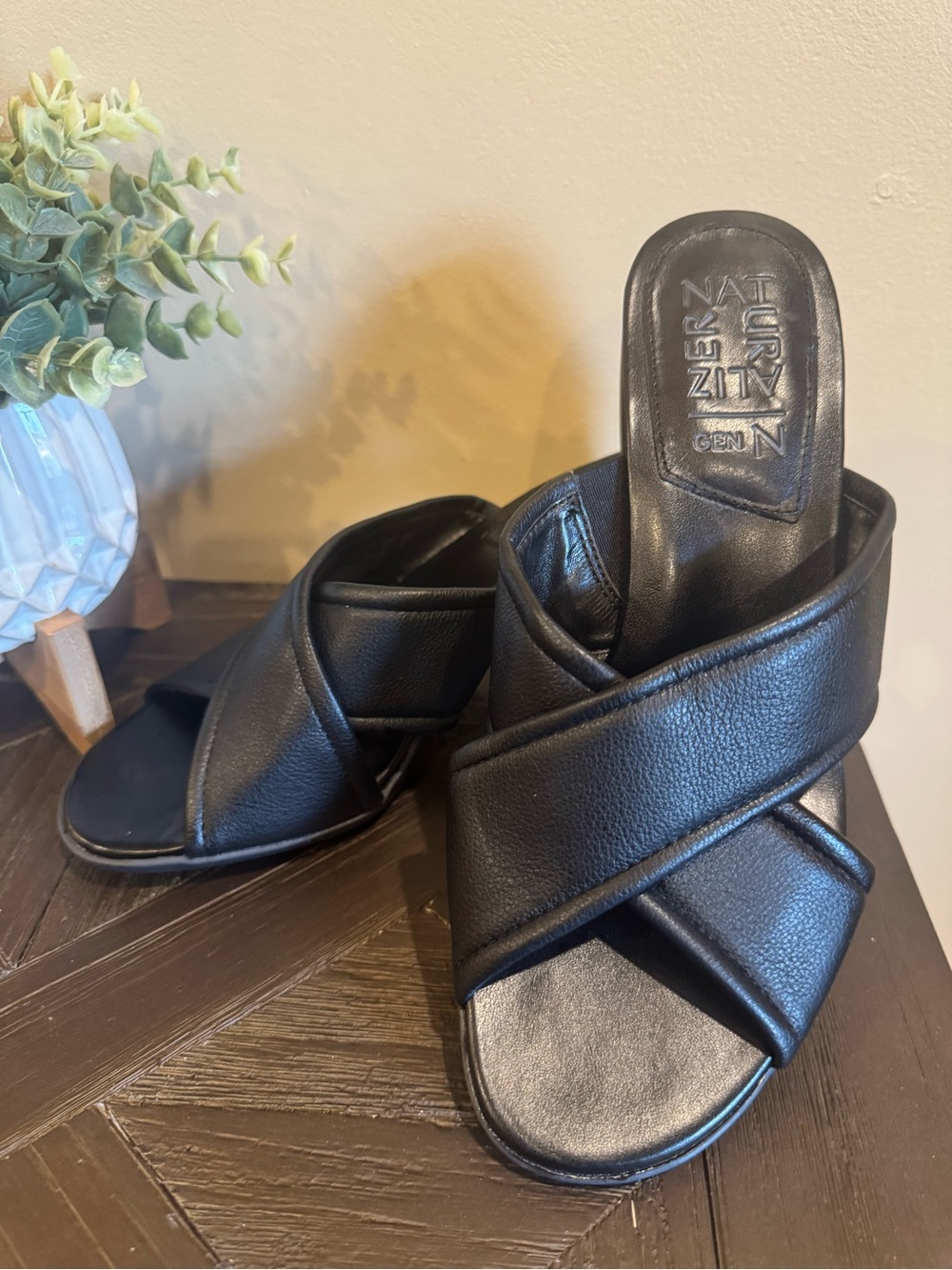 Naturalizer Black Crisscross Slide Sandals open toe comfy size 7 women’s